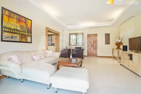 Casa de 5 dormitorios en Jomtien Beach, Pattaya, Tailandia № 211580 - foto 2