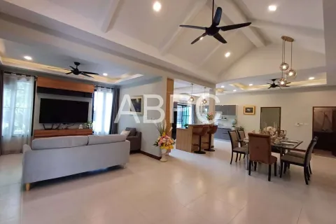 Casa de 3 dormitorios en Pattaya, Tailandia № 211577 - foto 3