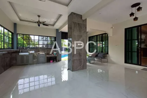 Casa de 3 dormitorios en Pattaya, Tailandia № 211577 - foto 10