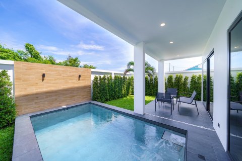 Villa in Pattaya, Thailand 4 bedrooms № 156409 - photo 6