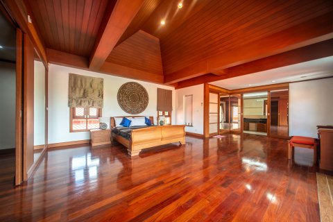 Villa in Phuket, Thailand 4 bedrooms № 156407