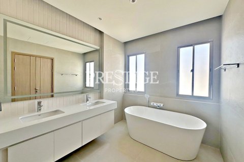 House in Pattaya, Thailand 4 bedrooms № 198269 - photo 9