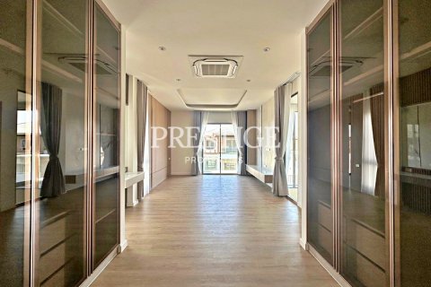House in Pattaya, Thailand 4 bedrooms № 198269 - photo 8