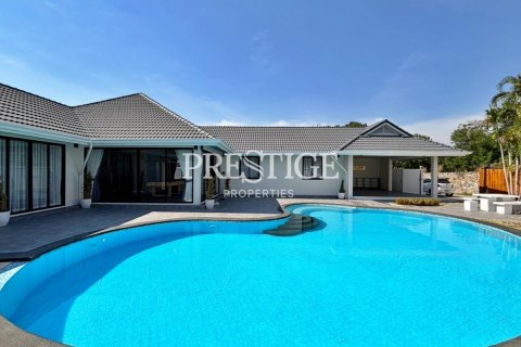 House in Pattaya, Thailand 3 bedrooms № 198267