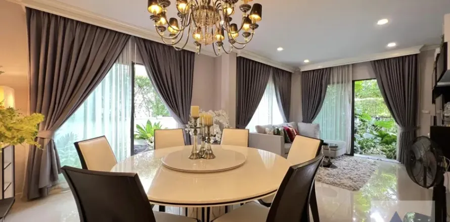 Haus in Bang Khen, Bangkok, Thailand 4 Schlafzimmer № 219593