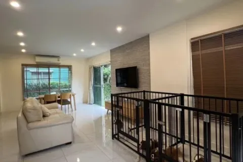 Haus in Taling Chan, Bangkok, Thailand 3 Schlafzimmer № 219594 - Foto 2