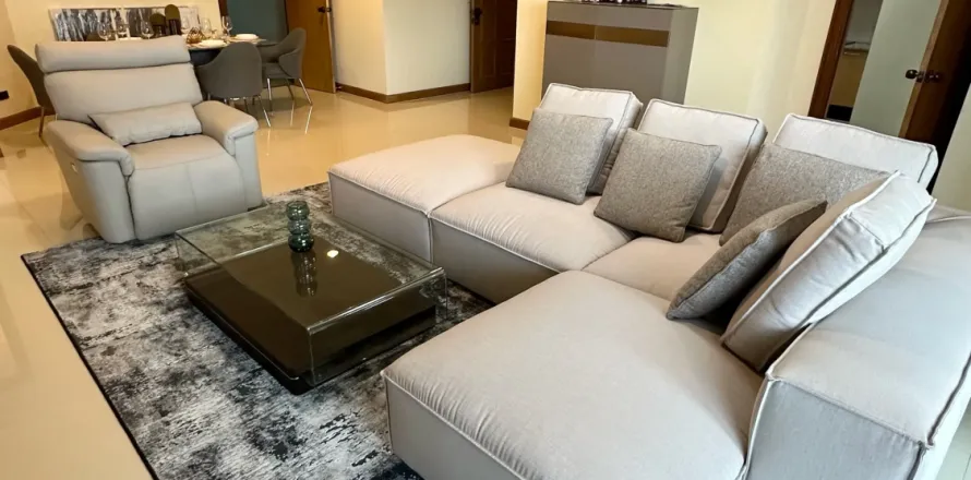 Condo in Watthana, Bangkok, Thailand, 3 bedrooms  № 160533