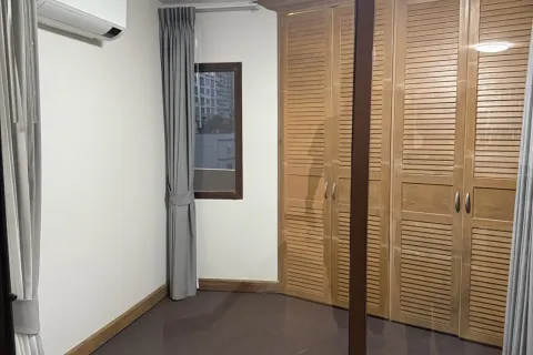 Condo in Watthana, Bangkok, Thailand, 3 bedrooms  № 160533 - photo 14