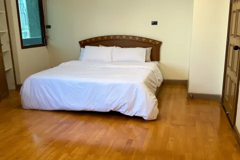 Condo in Watthana, Bangkok, Thailand, 3 bedrooms  № 160533 - photo 7