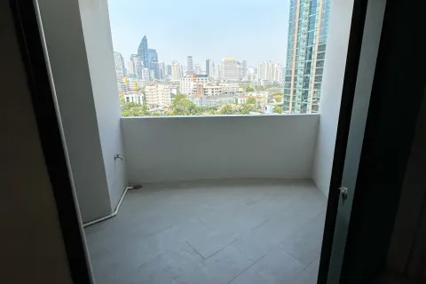 Condo in Watthana, Bangkok, Thailand, 3 bedrooms  № 160533 - photo 9