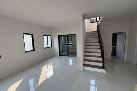 House in Samut Prakan, Thailand 4 bedrooms № 160531 - photo 3
