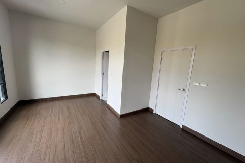 House in Samut Prakan, Thailand 4 bedrooms № 160531 - photo 8