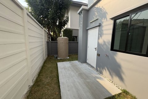 House in Samut Prakan, Thailand 4 bedrooms № 160531 - photo 10