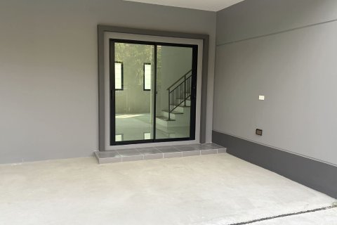 House in Samut Prakan, Thailand 4 bedrooms № 160531 - photo 2