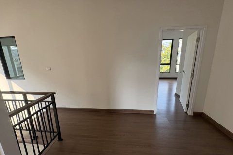 House in Samut Prakan, Thailand 4 bedrooms № 160531 - photo 11