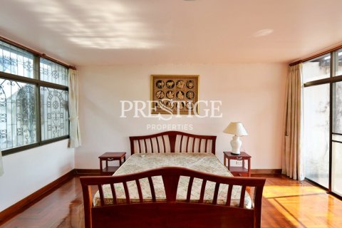 House in Pattaya, Thailand 6 bedrooms № 198604 - photo 24
