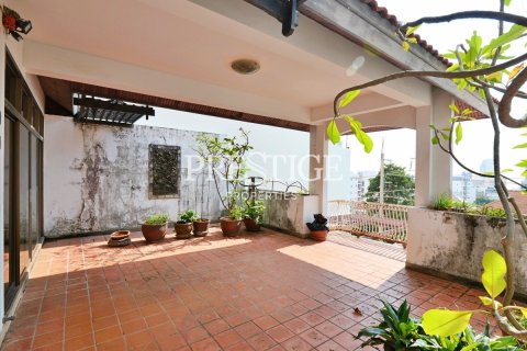 House in Pattaya, Thailand 6 bedrooms № 198604 - photo 28