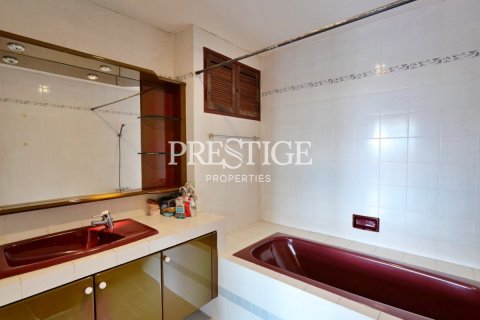 House in Pattaya, Thailand 6 bedrooms № 198604 - photo 19