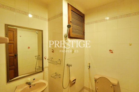 House in Pattaya, Thailand 6 bedrooms № 198604 - photo 10
