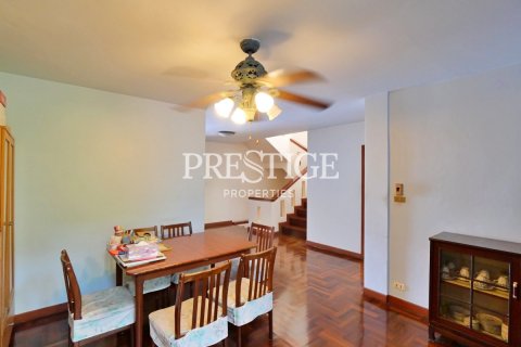 House in Pattaya, Thailand 6 bedrooms № 198604 - photo 13