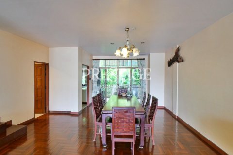 House in Pattaya, Thailand 6 bedrooms № 198604 - photo 7