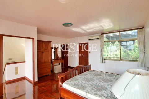 House in Pattaya, Thailand 6 bedrooms № 198604 - photo 26