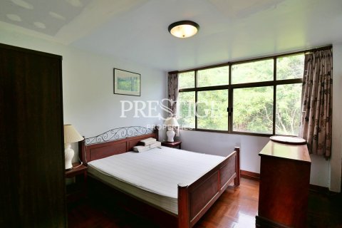 House in Pattaya, Thailand 6 bedrooms № 198604 - photo 20