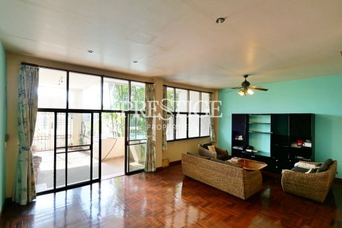 House in Pattaya, Thailand 6 bedrooms № 198604 - photo 4