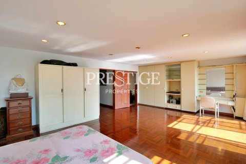 House in Pattaya, Thailand 6 bedrooms № 198604 - photo 16