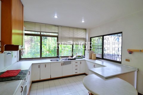 House in Pattaya, Thailand 6 bedrooms № 198604 - photo 9