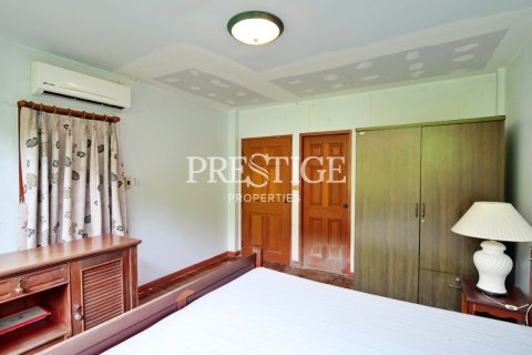 House in Pattaya, Thailand 6 bedrooms № 198604 - photo 22