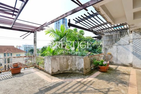 House in Pattaya, Thailand 6 bedrooms № 198604 - photo 29