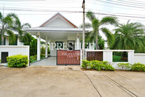 House in Pattaya, Thailand 4 bedrooms № 198601