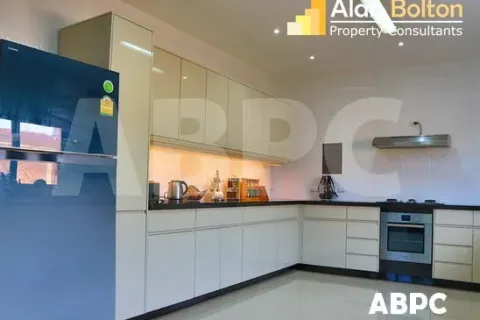 Casa de 4 dormitorios en Pattaya, Tailandia № 212123 - foto 5
