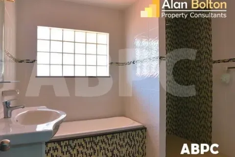 Casa de 4 dormitorios en Pattaya, Tailandia № 212123 - foto 6
