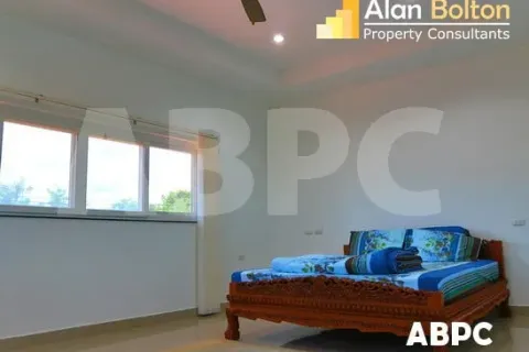 Casa de 4 dormitorios en Pattaya, Tailandia № 212123 - foto 4