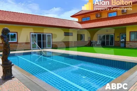 House in Pattaya, Thailand 4 bedrooms № 212123