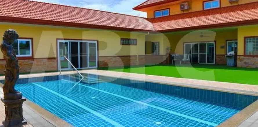 Casa de 4 dormitorios en Pattaya, Tailandia № 212123