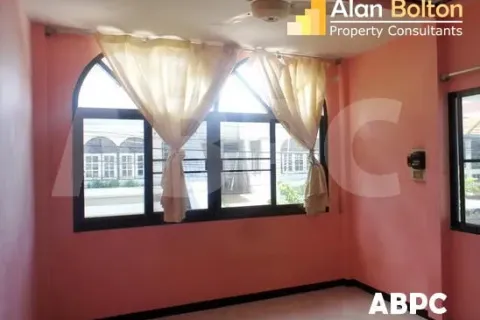 Casa de 4 dormitorios en Pattaya, Tailandia № 212127 - foto 3