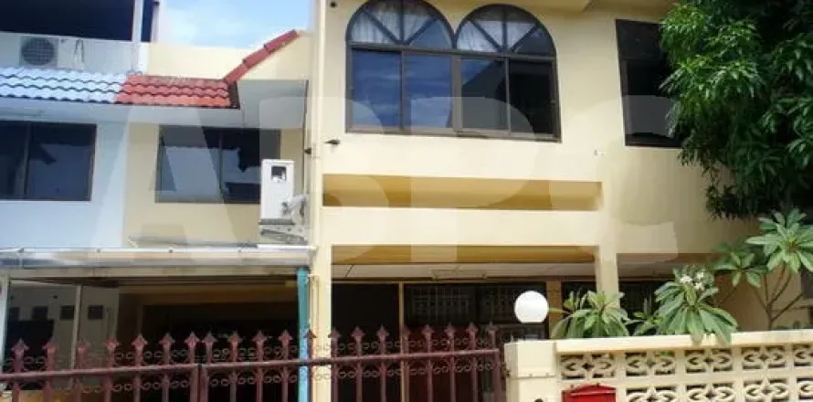 Casa de 4 dormitorios en Pattaya, Tailandia № 212127