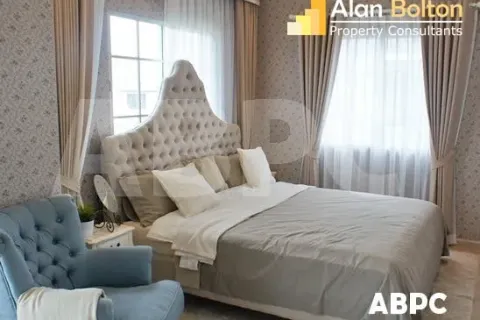 Casa de 4 dormitorios en Pattaya, Tailandia № 212124 - foto 3