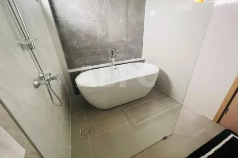 Casa de 4 dormitorios en Pattaya, Tailandia № 212121 - foto 8