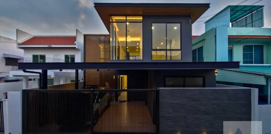 Haus in Phra Khanong, Bangkok, Thailand 3 Schlafzimmer № 215058