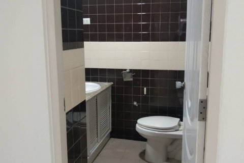 Condo in Bangkok, Thailand, 2 bedrooms  № 143150 - photo 10