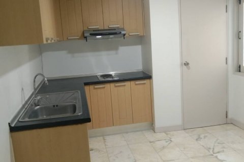 Condo in Bangkok, Thailand, 2 bedrooms  № 143150 - photo 8