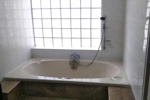 Condo in Bangkok, Thailand, 2 bedrooms  № 143150 - photo 9