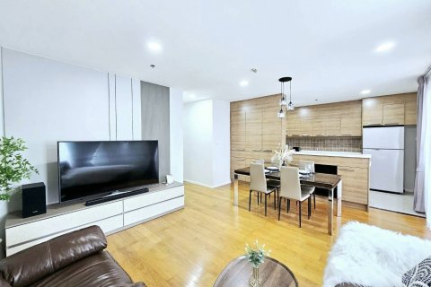 Condo in Bangkok, Thailand, 2 bedrooms № 143151 - photo 2