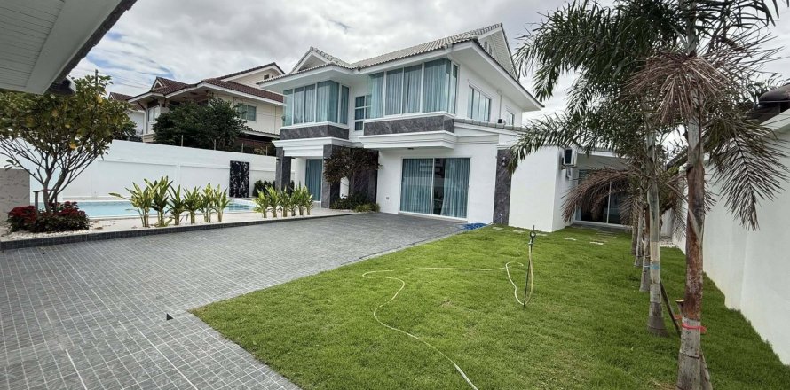 Villa in Pattaya, Thailand 5 bedrooms № 173501