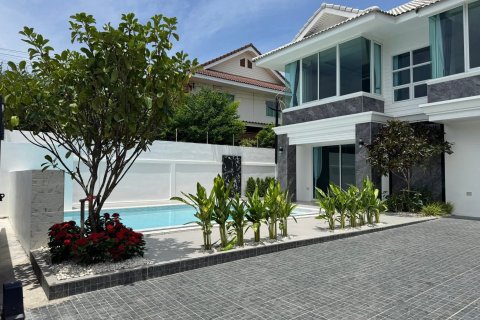 Villa in Pattaya, Thailand 5 bedrooms № 173501 - photo 26