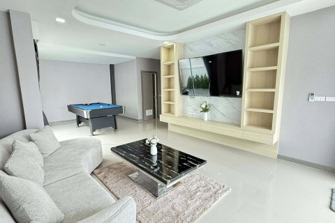 Villa in Pattaya, Thailand 5 bedrooms № 173501 - photo 13